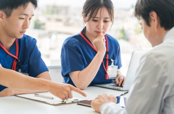 介護におけるリスクマネジメントの実践方法！介護事故が起きた場合の対処法も